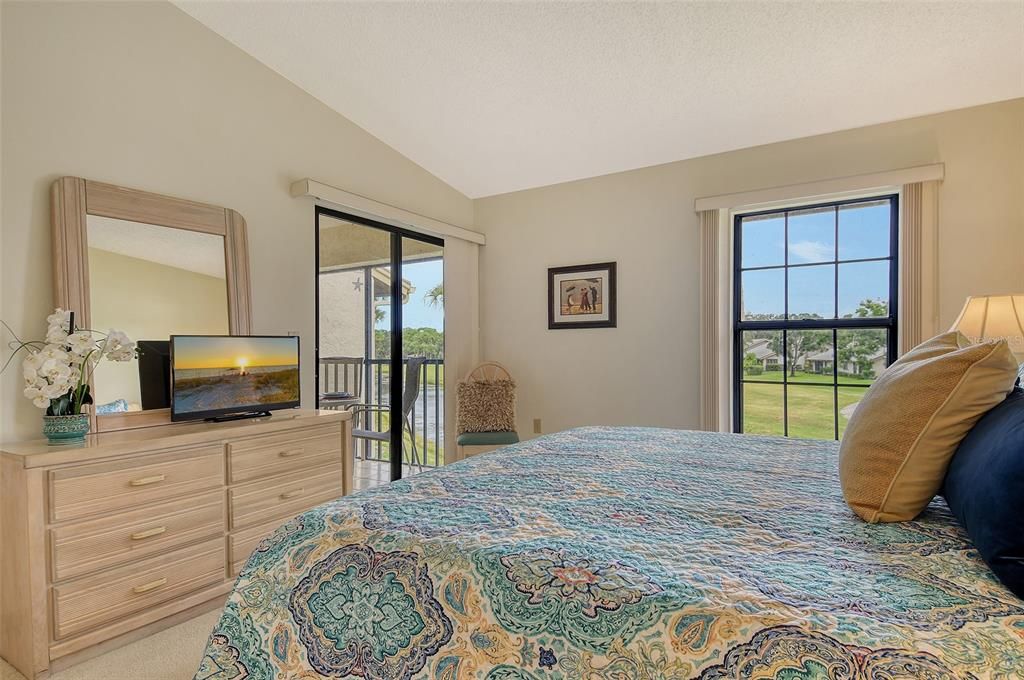 Active With Contract: $225,000 (2 beds, 2 baths, 1060 Square Feet)