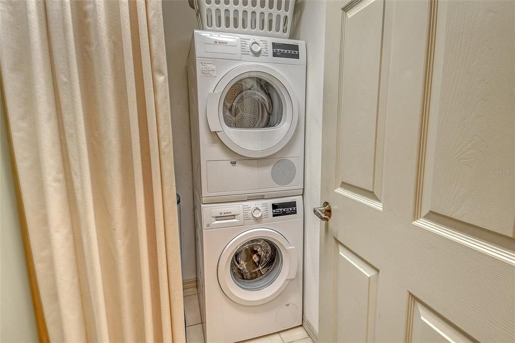 Active With Contract: $225,000 (2 beds, 2 baths, 1060 Square Feet)