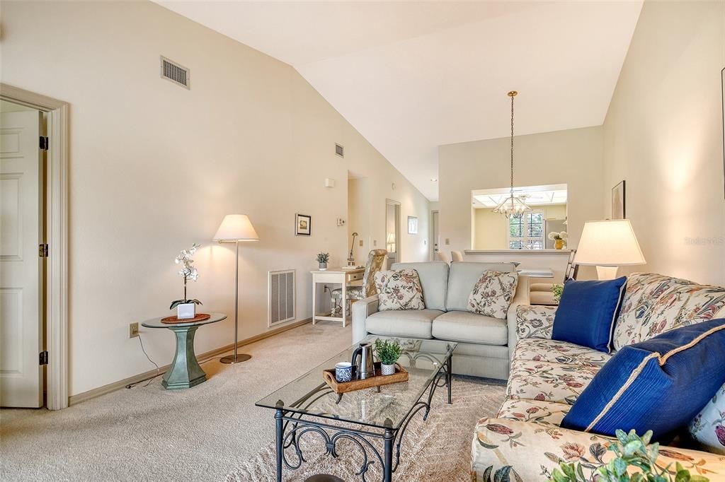 Active With Contract: $225,000 (2 beds, 2 baths, 1060 Square Feet)