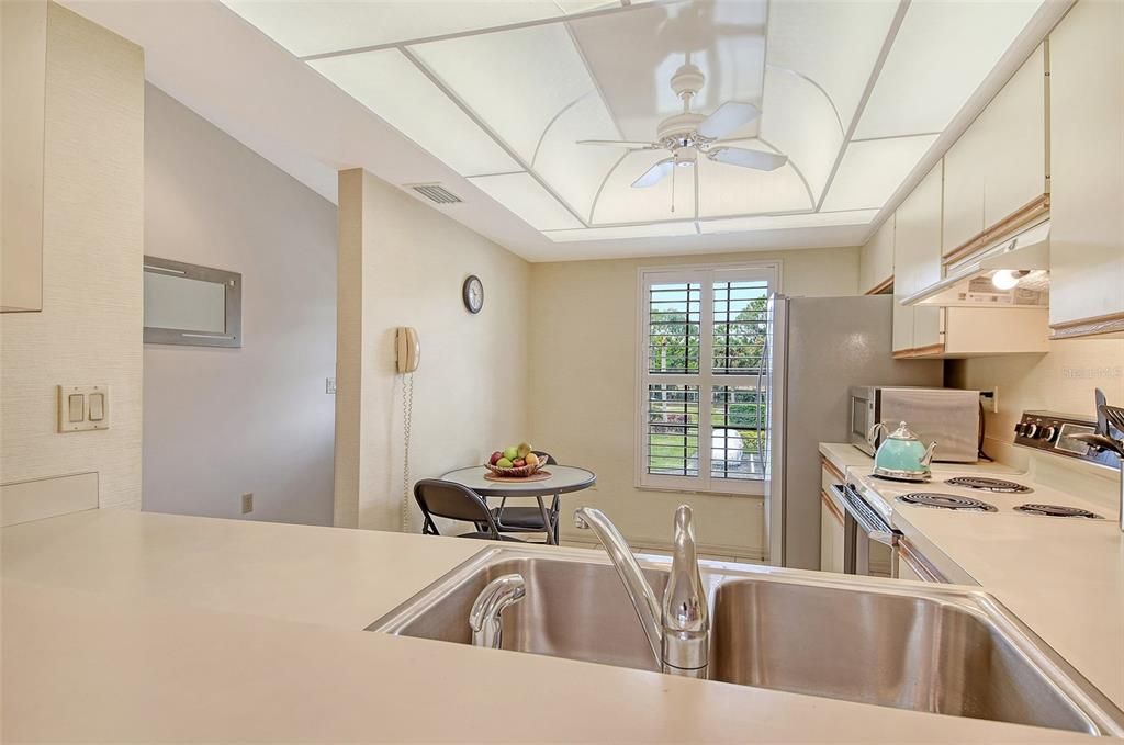 Active With Contract: $225,000 (2 beds, 2 baths, 1060 Square Feet)