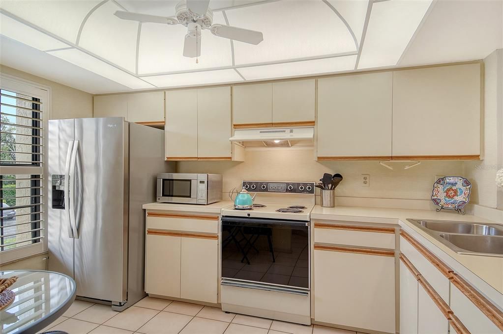 Active With Contract: $225,000 (2 beds, 2 baths, 1060 Square Feet)