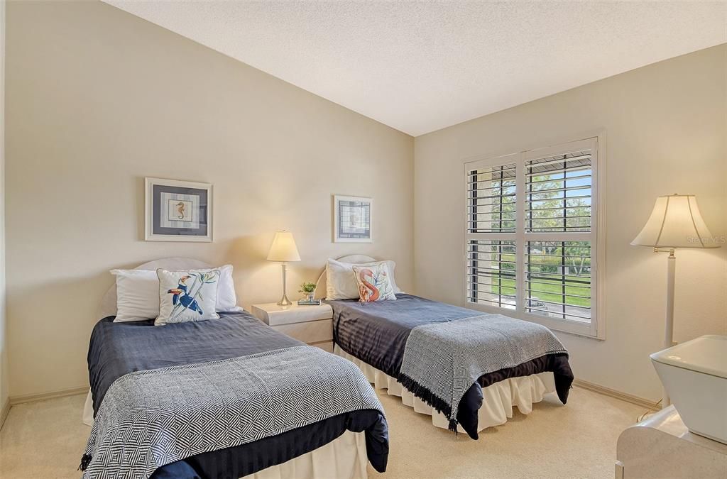 Active With Contract: $225,000 (2 beds, 2 baths, 1060 Square Feet)