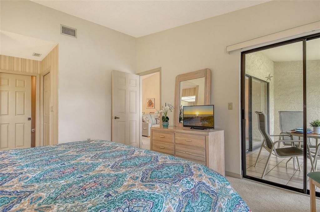 Active With Contract: $225,000 (2 beds, 2 baths, 1060 Square Feet)