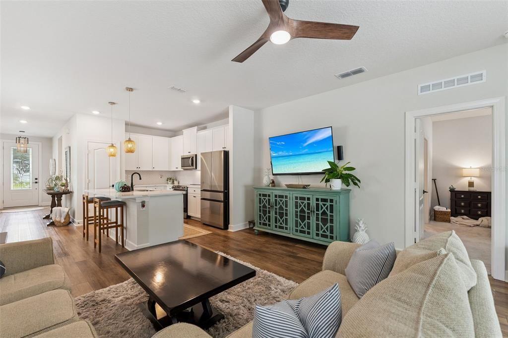 Active With Contract: $400,000 (3 beds, 2 baths, 1458 Square Feet)