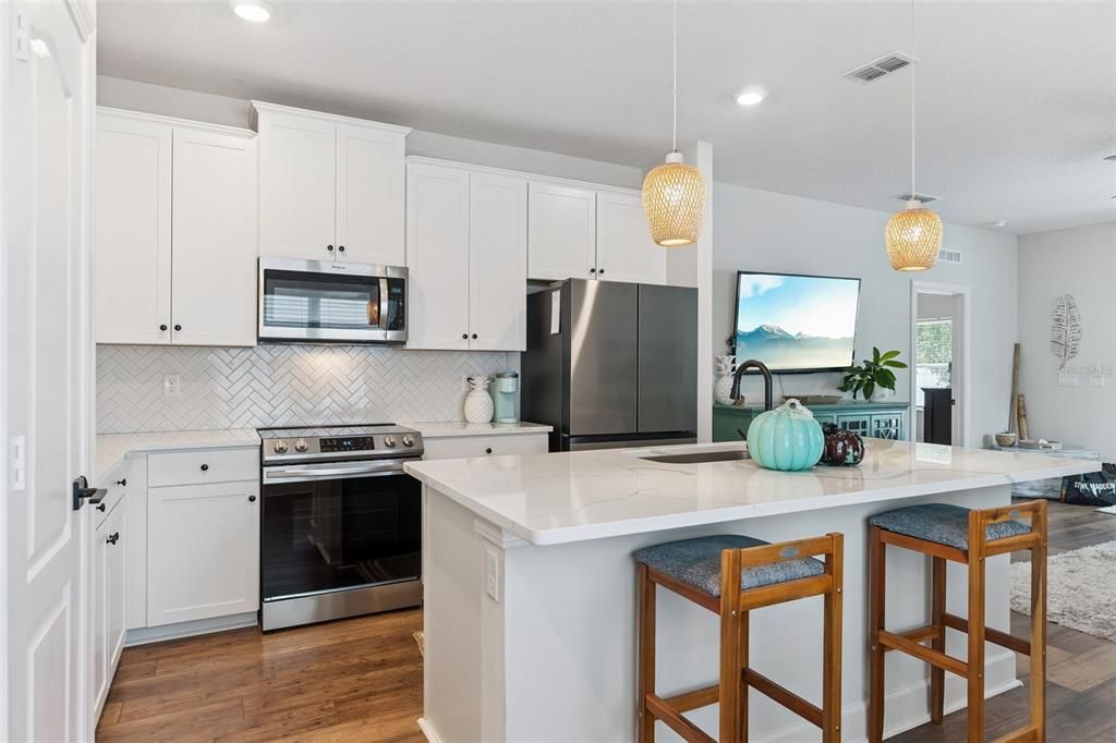 Active With Contract: $400,000 (3 beds, 2 baths, 1458 Square Feet)