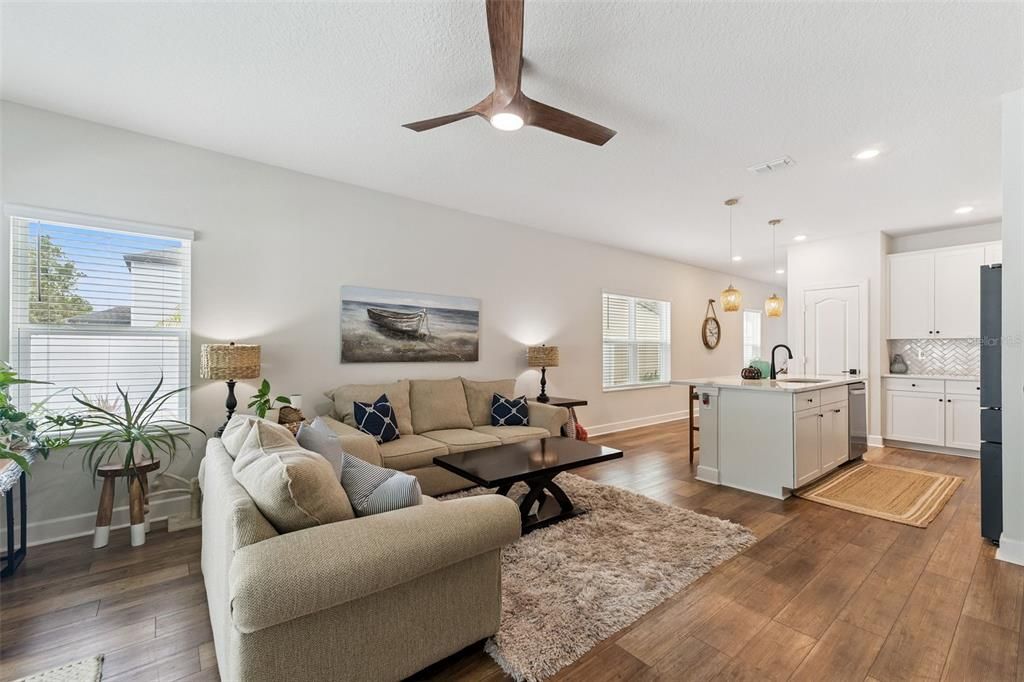 Active With Contract: $400,000 (3 beds, 2 baths, 1458 Square Feet)