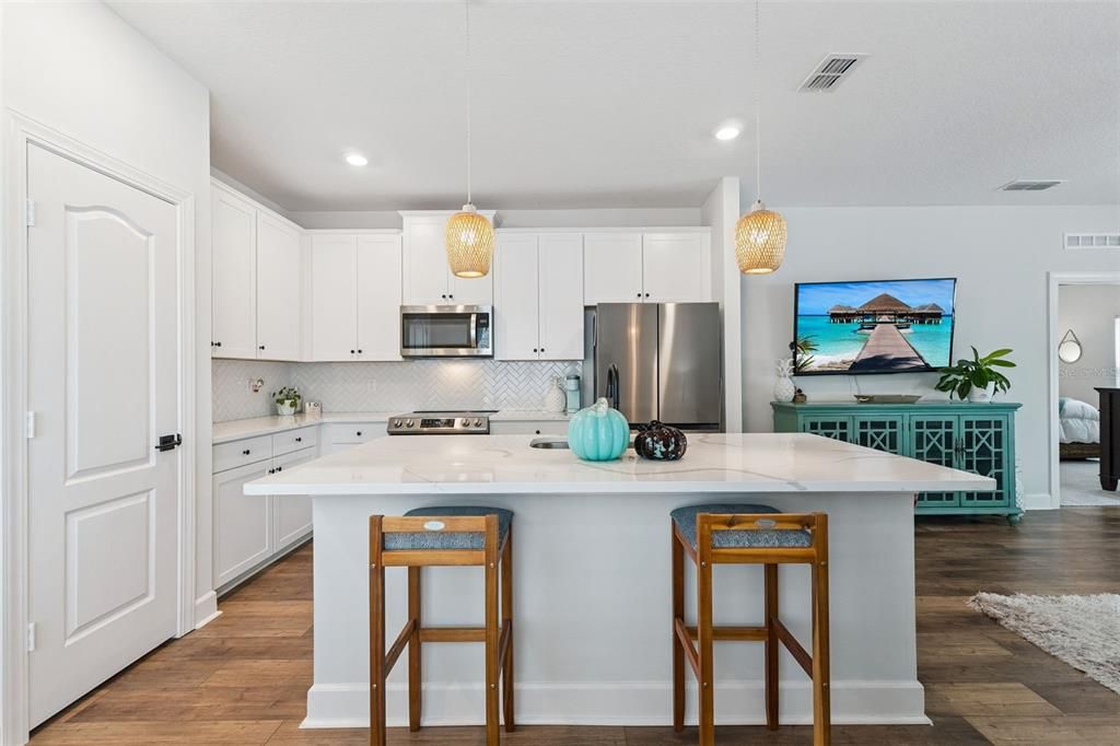 Active With Contract: $400,000 (3 beds, 2 baths, 1458 Square Feet)