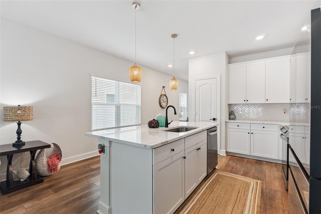 Active With Contract: $400,000 (3 beds, 2 baths, 1458 Square Feet)