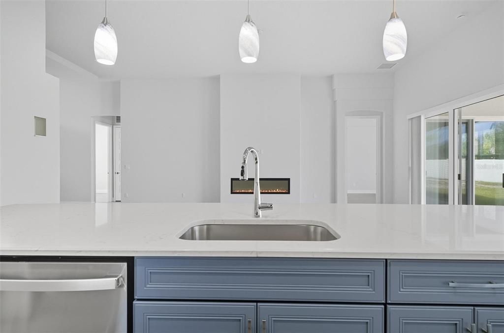 En Venta: $589,000 (3 camas, 3 baños, 1839 Pies cuadrados)