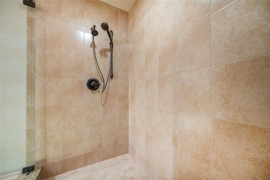 En Venta: $329,900 (2 camas, 2 baños, 1825 Pies cuadrados)