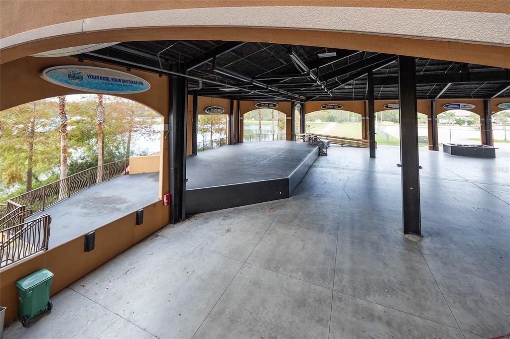 En Venta: $329,900 (2 camas, 2 baños, 1825 Pies cuadrados)