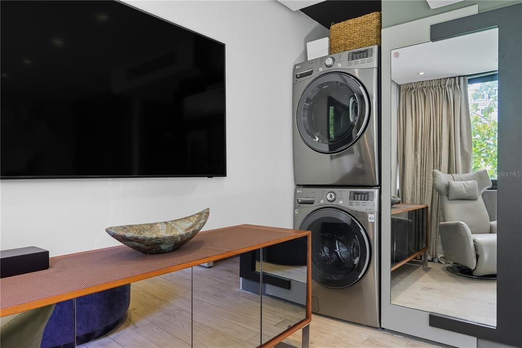 For Rent: $1,800 (0 beds, 1 baths, 300 Square Feet)