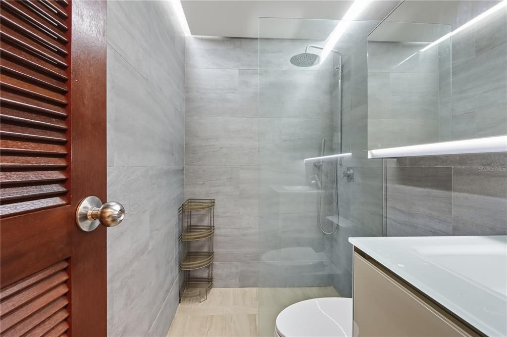 For Rent: $1,800 (0 beds, 1 baths, 300 Square Feet)