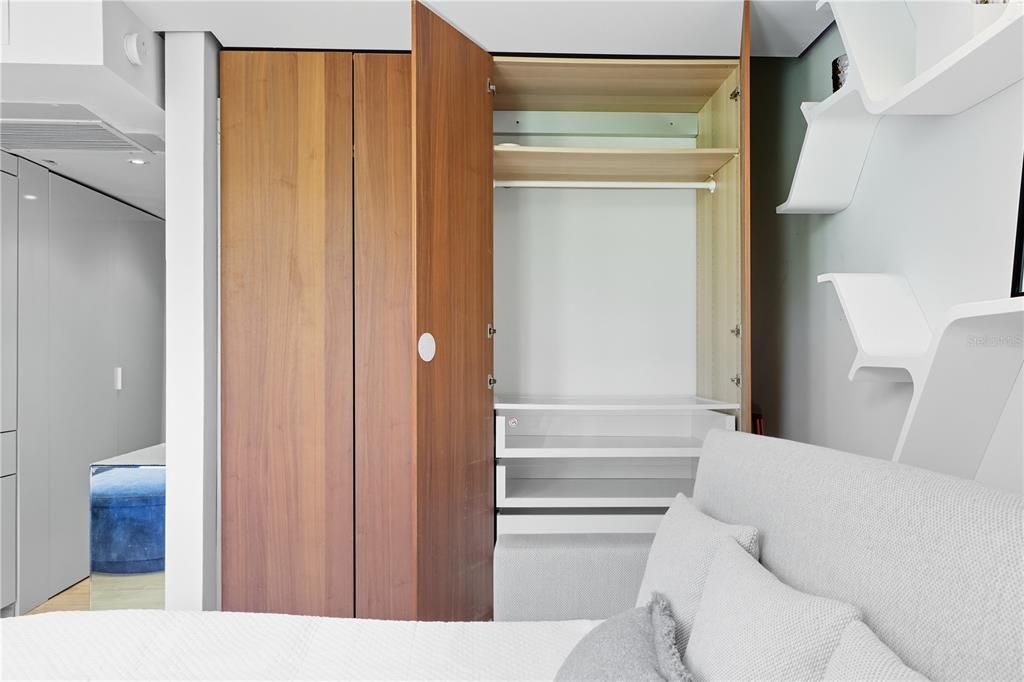 For Rent: $1,800 (0 beds, 1 baths, 300 Square Feet)