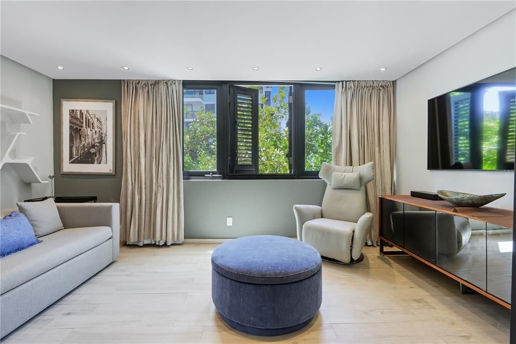 For Rent: $1,800 (0 beds, 1 baths, 300 Square Feet)