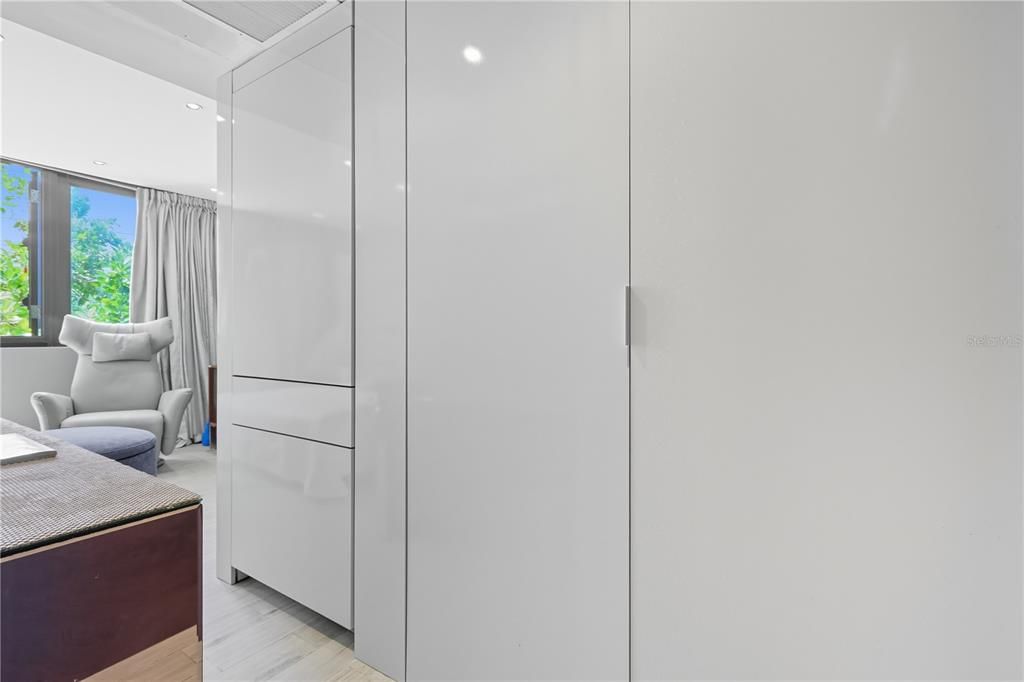 For Rent: $1,800 (0 beds, 1 baths, 300 Square Feet)