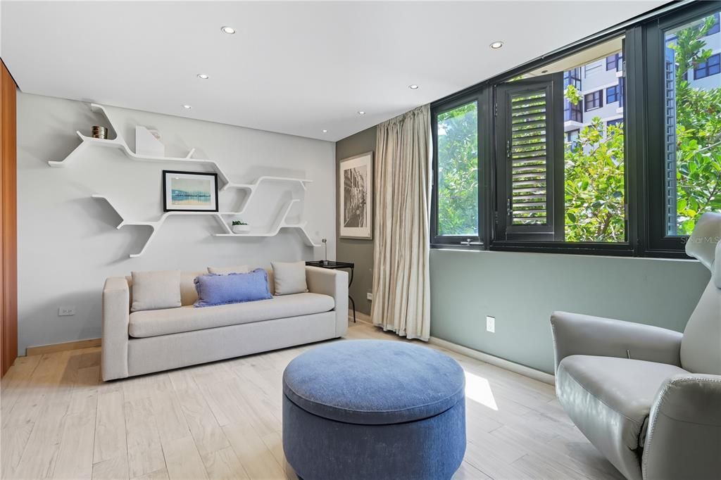 For Rent: $1,800 (0 beds, 1 baths, 300 Square Feet)