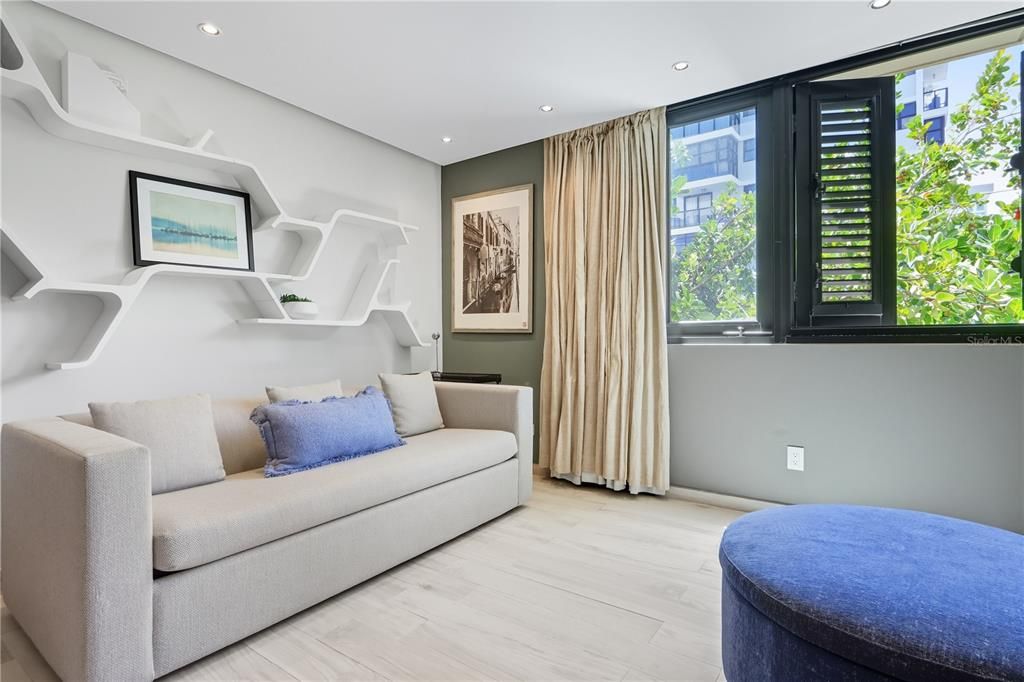 For Rent: $1,800 (0 beds, 1 baths, 300 Square Feet)