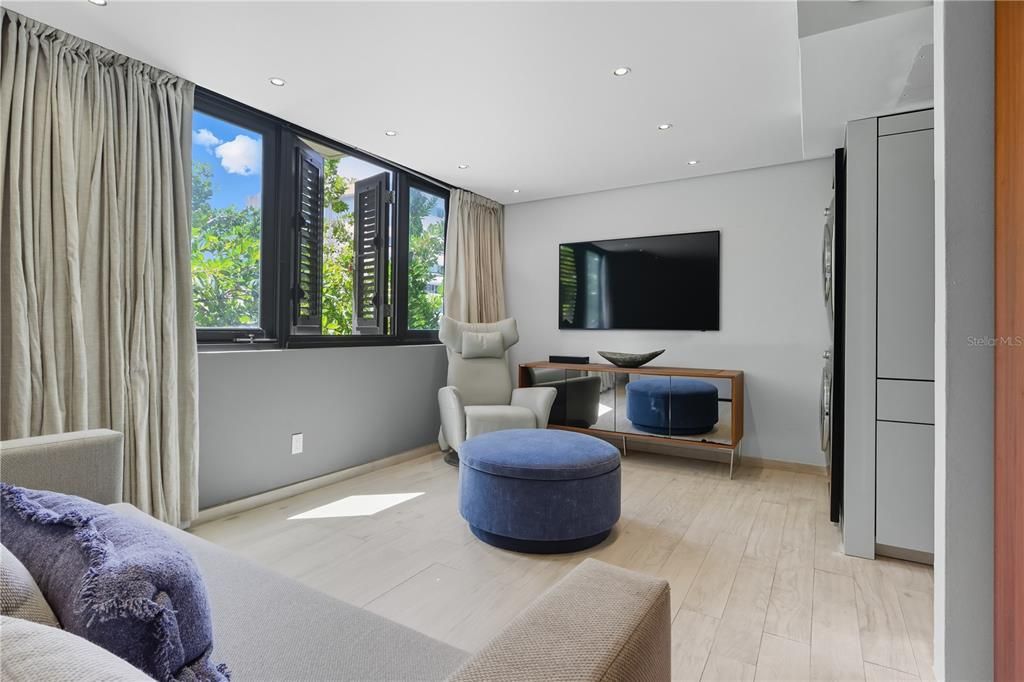 For Rent: $1,800 (0 beds, 1 baths, 300 Square Feet)