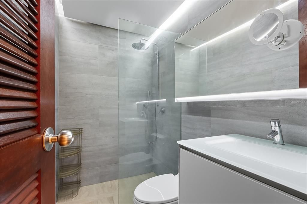 For Rent: $1,800 (0 beds, 1 baths, 300 Square Feet)