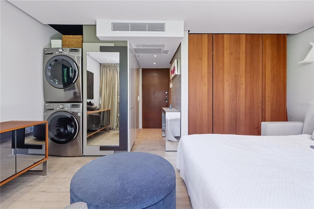 For Rent: $1,800 (0 beds, 1 baths, 300 Square Feet)