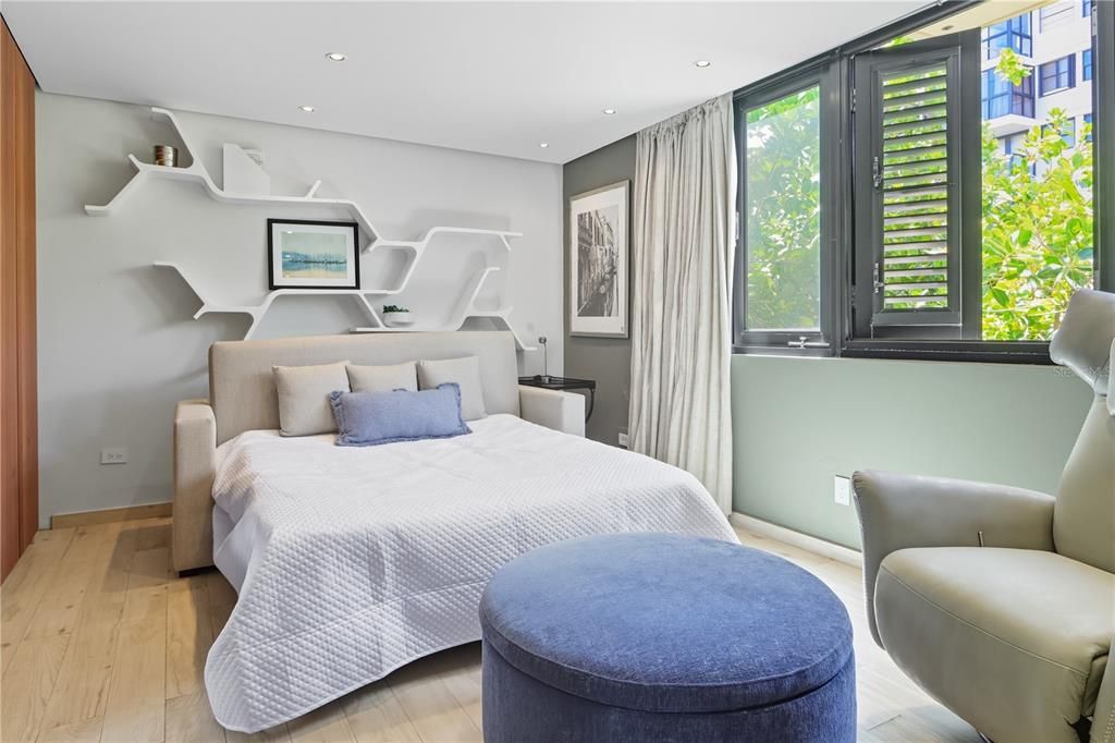 For Rent: $1,800 (0 beds, 1 baths, 300 Square Feet)