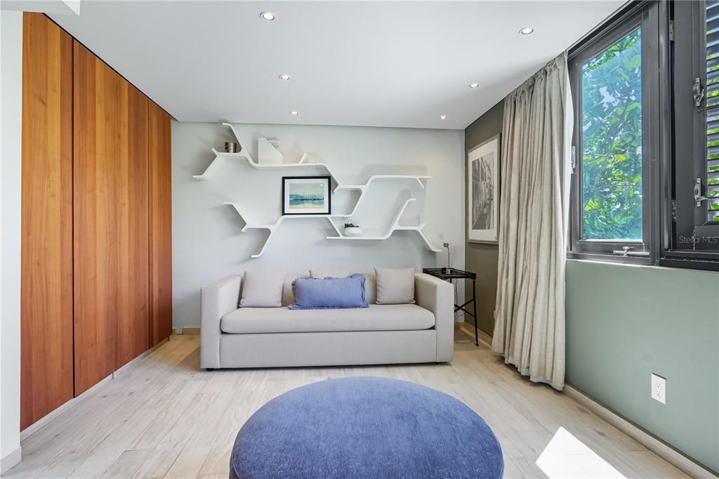 For Rent: $1,800 (0 beds, 1 baths, 300 Square Feet)