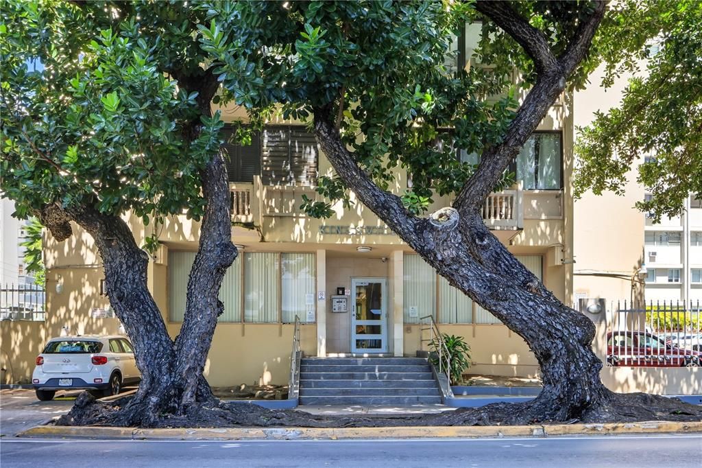 For Rent: $1,800 (0 beds, 1 baths, 300 Square Feet)