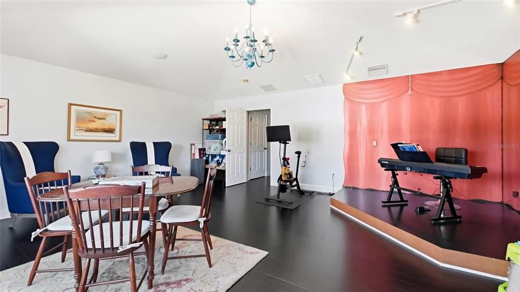 For Sale: $1,099,000 (5 beds, 4 baths, 5063 Square Feet)