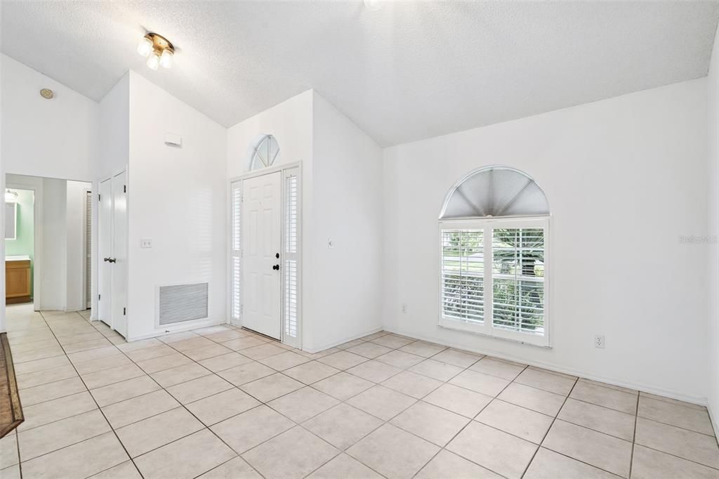 待售: $330,000 (3 贝兹, 2 浴室, 1628 平方英尺)