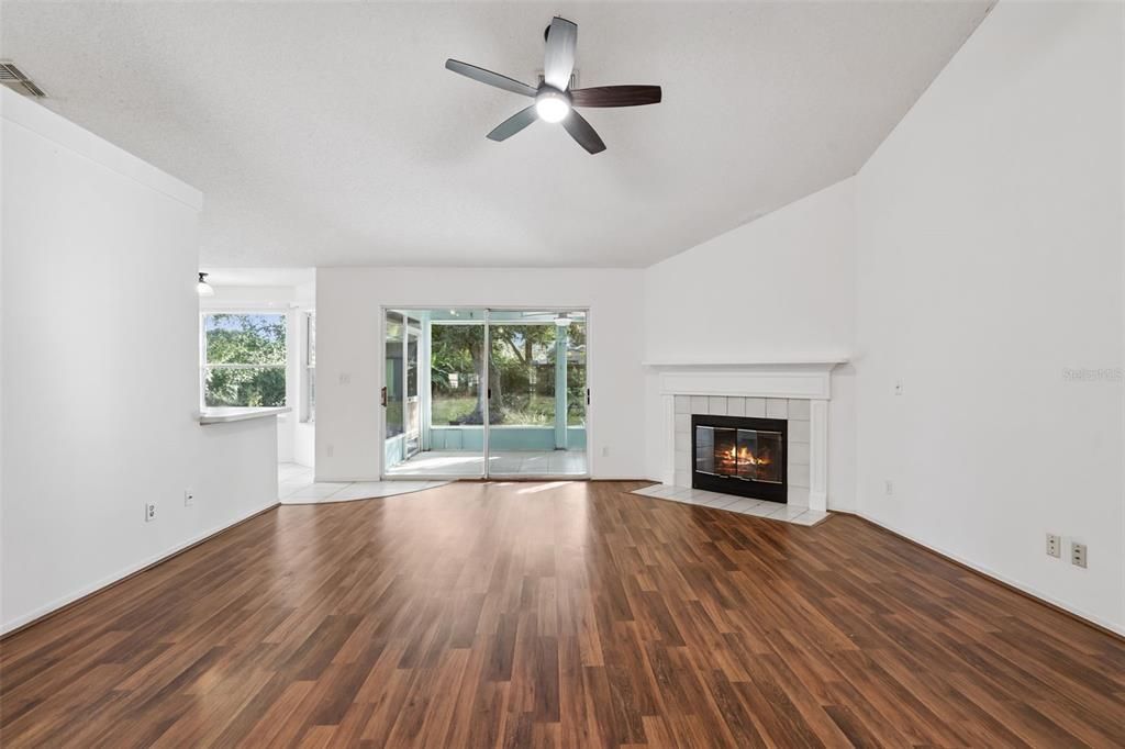 待售: $330,000 (3 贝兹, 2 浴室, 1628 平方英尺)