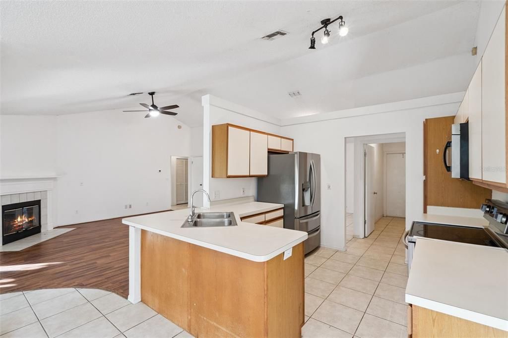 待售: $330,000 (3 贝兹, 2 浴室, 1628 平方英尺)