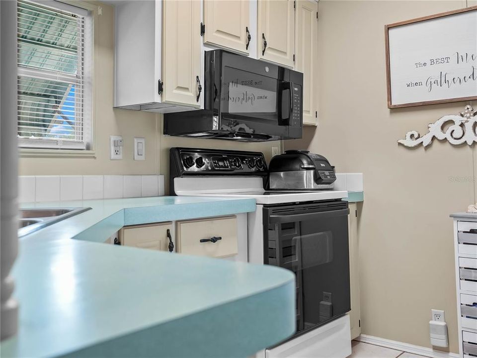 待售: $132,900 (1 贝兹, 1 浴室, 780 平方英尺)