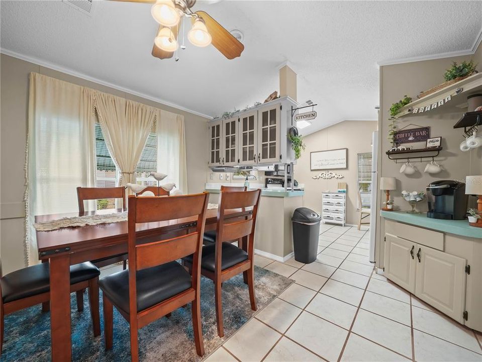 待售: $132,900 (1 贝兹, 1 浴室, 780 平方英尺)