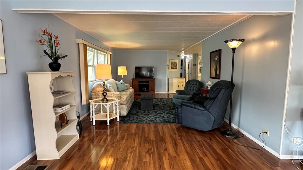 For Sale: $165,000 (2 beds, 2 baths, 1652 Square Feet)