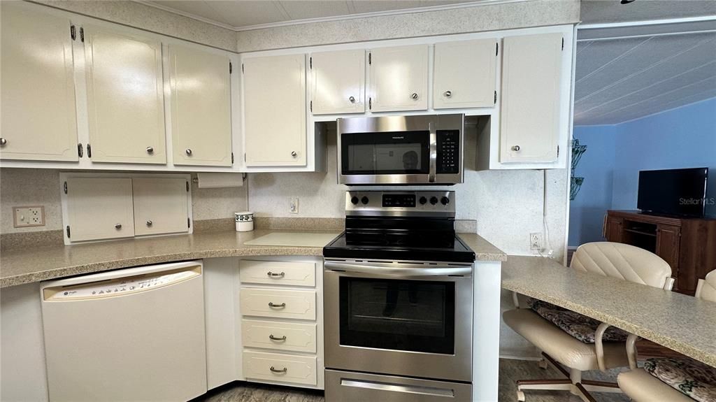 For Sale: $165,000 (2 beds, 2 baths, 1652 Square Feet)