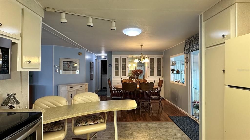 For Sale: $165,000 (2 beds, 2 baths, 1652 Square Feet)