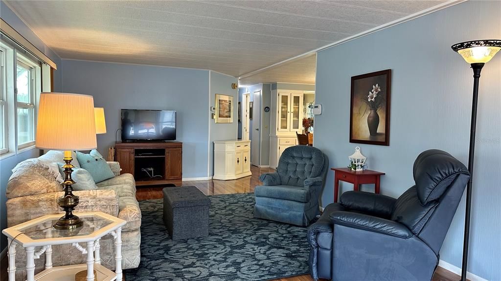 For Sale: $165,000 (2 beds, 2 baths, 1652 Square Feet)