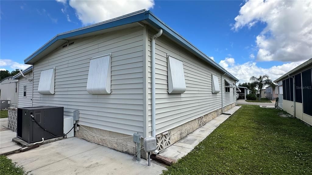 For Sale: $165,000 (2 beds, 2 baths, 1652 Square Feet)