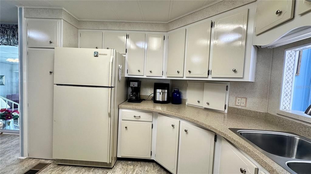 For Sale: $165,000 (2 beds, 2 baths, 1652 Square Feet)