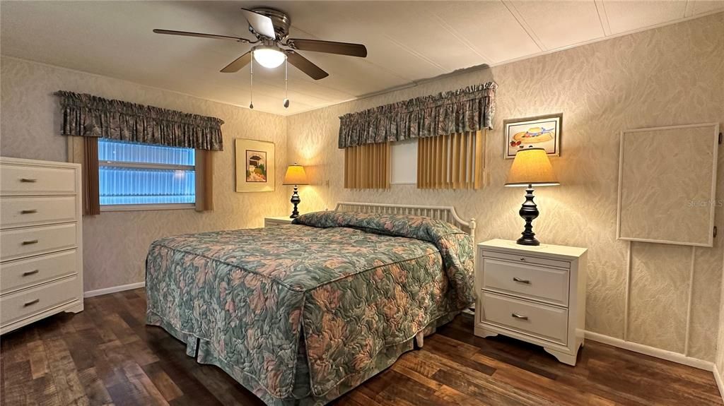 For Sale: $165,000 (2 beds, 2 baths, 1652 Square Feet)