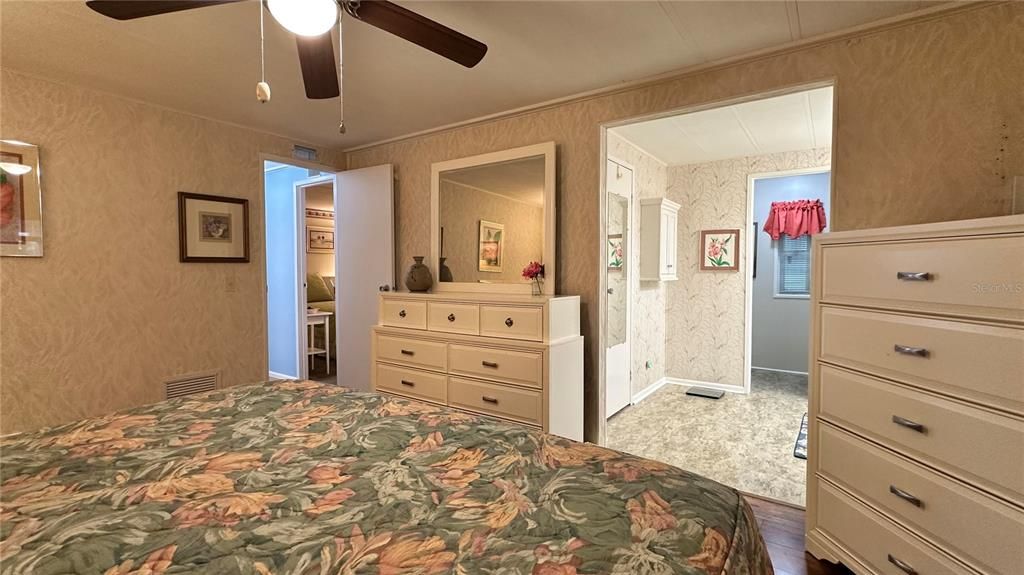 For Sale: $165,000 (2 beds, 2 baths, 1652 Square Feet)