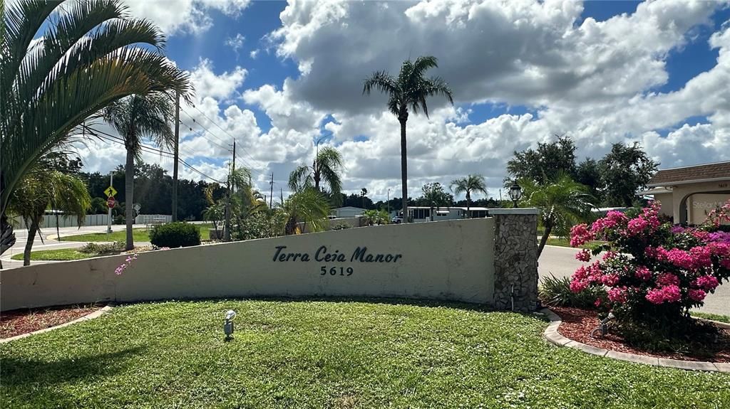 For Sale: $165,000 (2 beds, 2 baths, 1652 Square Feet)