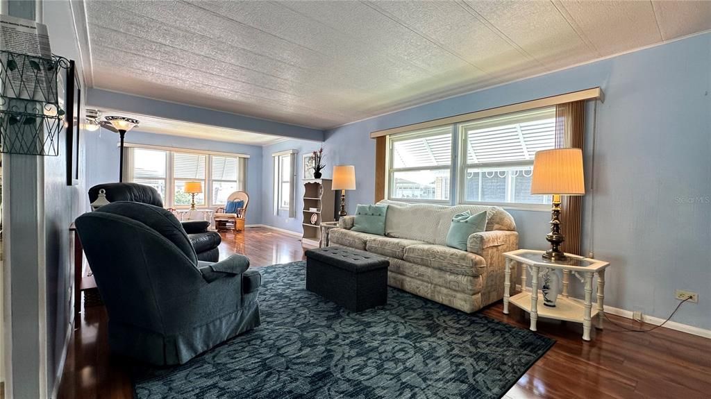 For Sale: $165,000 (2 beds, 2 baths, 1652 Square Feet)