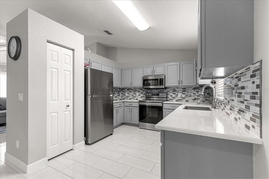 Activo con contrato: $264,000 (3 camas, 2 baños, 1441 Pies cuadrados)