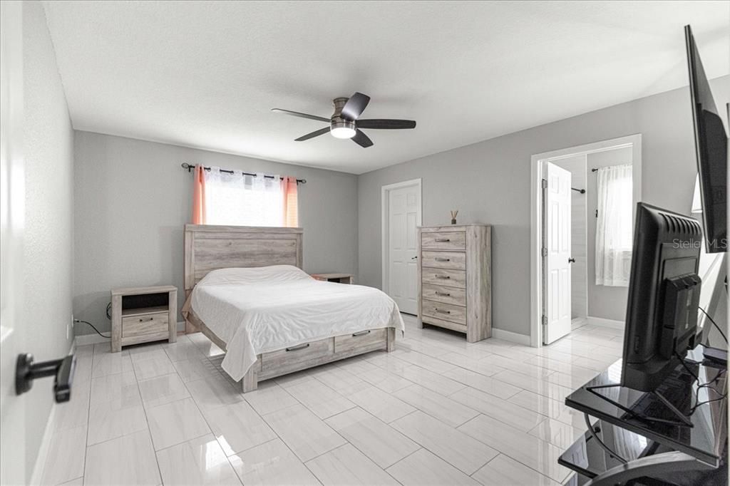 Activo con contrato: $264,000 (3 camas, 2 baños, 1441 Pies cuadrados)