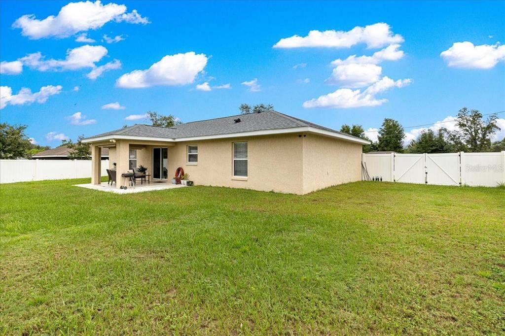 Activo con contrato: $264,000 (3 camas, 2 baños, 1441 Pies cuadrados)