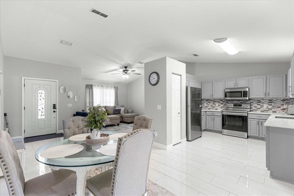 Activo con contrato: $264,000 (3 camas, 2 baños, 1441 Pies cuadrados)