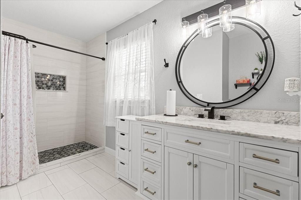 Activo con contrato: $264,000 (3 camas, 2 baños, 1441 Pies cuadrados)