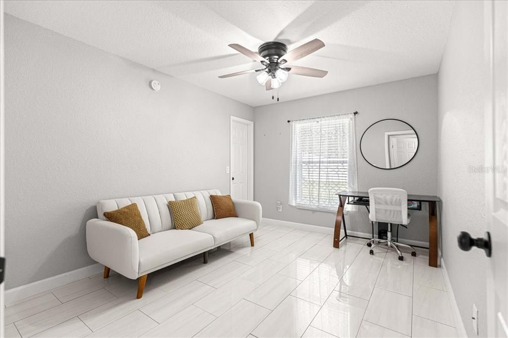 Activo con contrato: $264,000 (3 camas, 2 baños, 1441 Pies cuadrados)